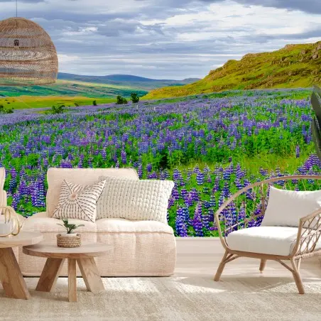 Papier peint ISLANDE PAYSAGE LUPINS FLEURS VIOLETTES POUR SALON – Wallnifity®